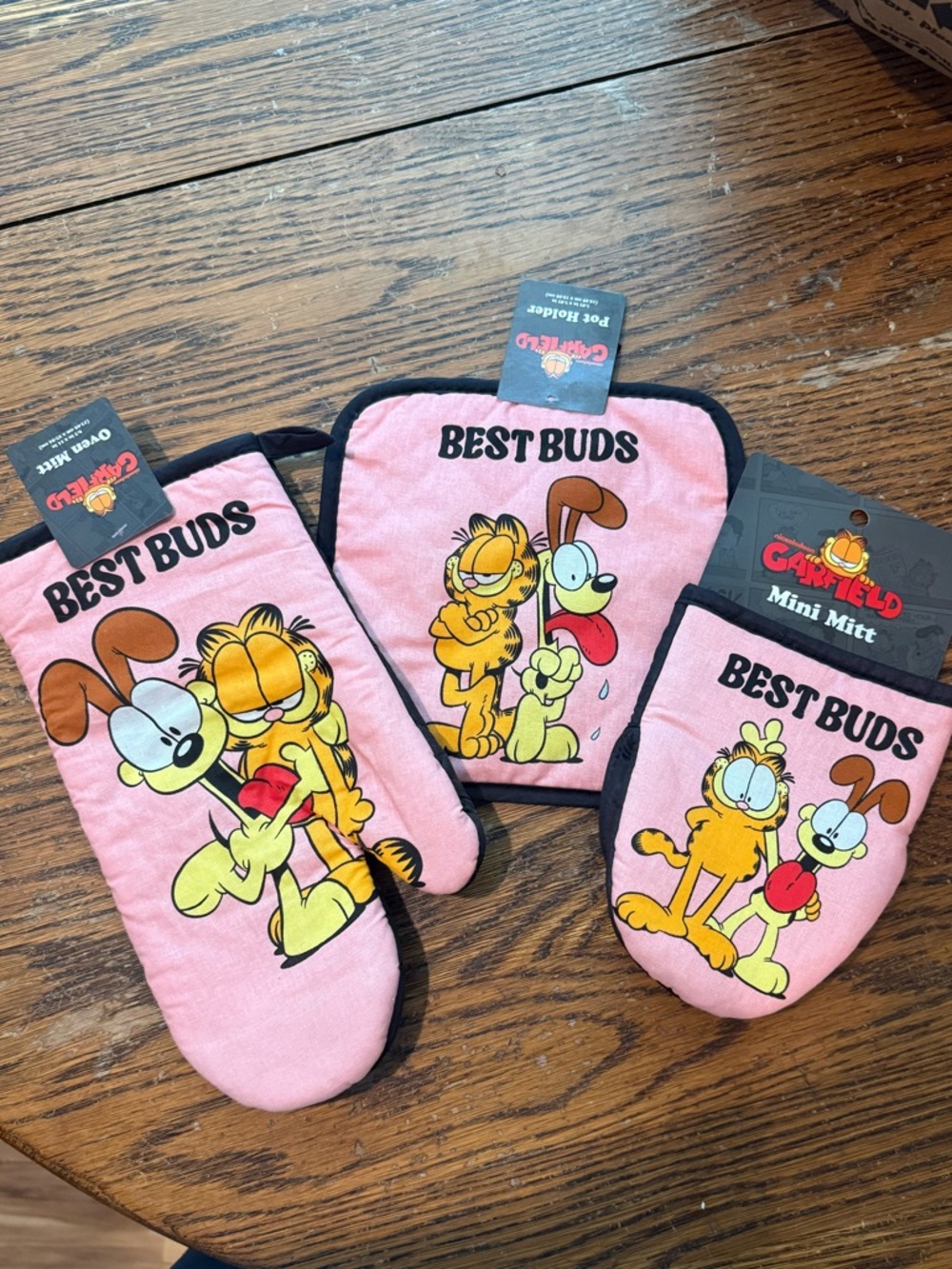 Garfield ‘Best Buds' Pink Oven Mitt Set